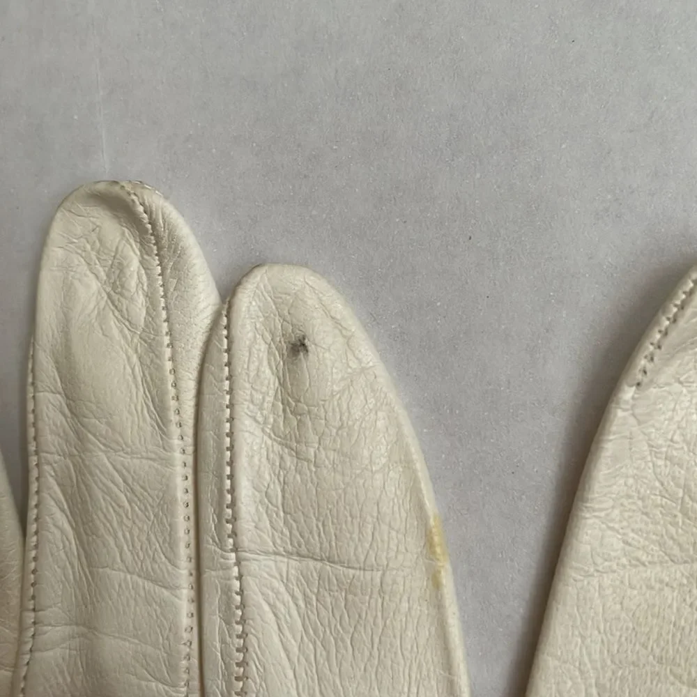 ‎Vtg Lavabile cream colored leather gloves